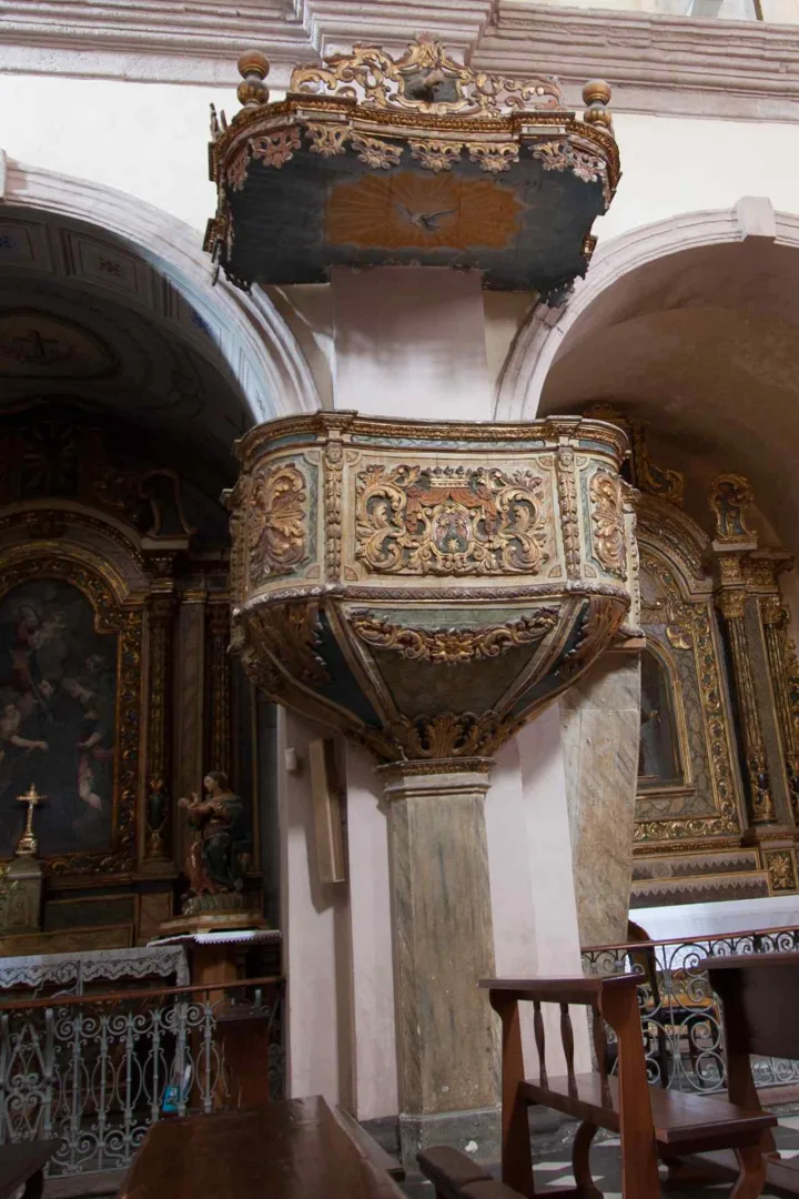 Preekstoel in Chiesa Beata Vergine del Carmine, Bosa