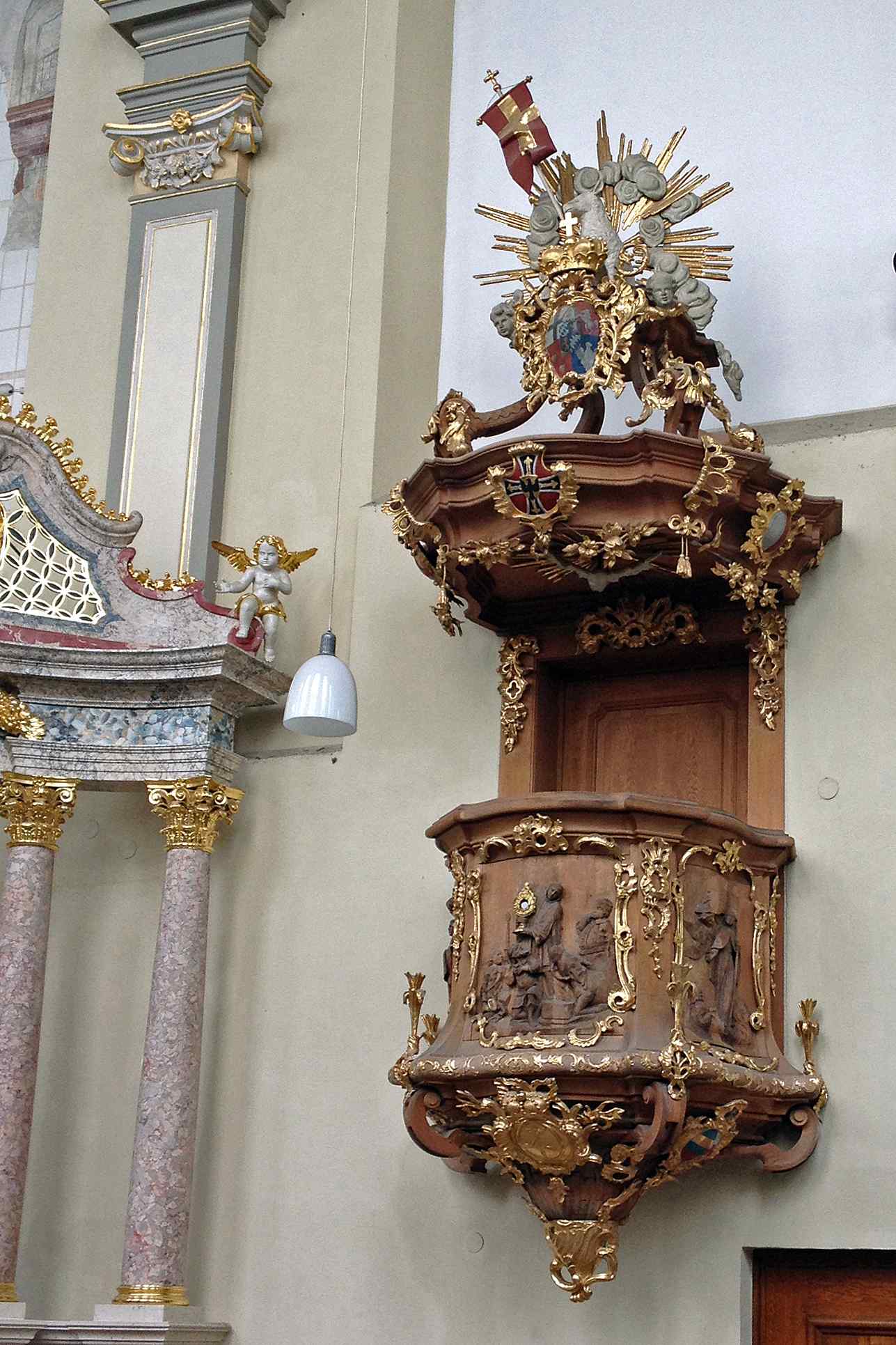 Preekstoel in Schlosskirche Sankt Maria von den Engeln, Bruhl