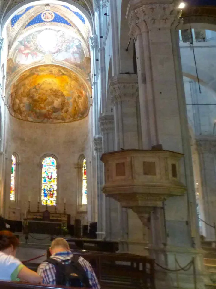 Preekstoel in Duomo d iSan Martino, Lucca