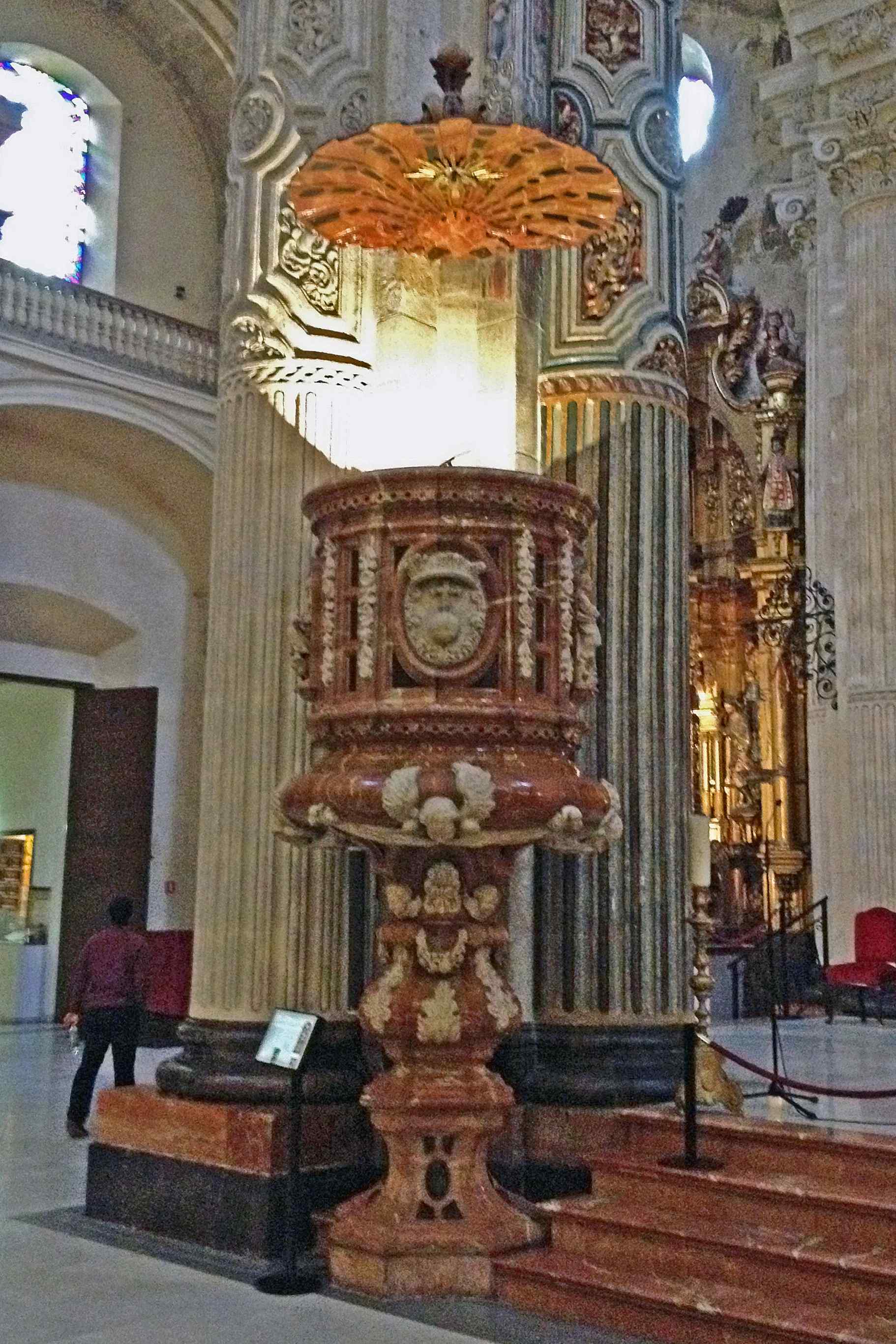 Preekstoel in Iglesia del Salvador - epistelzijde, Sevilla