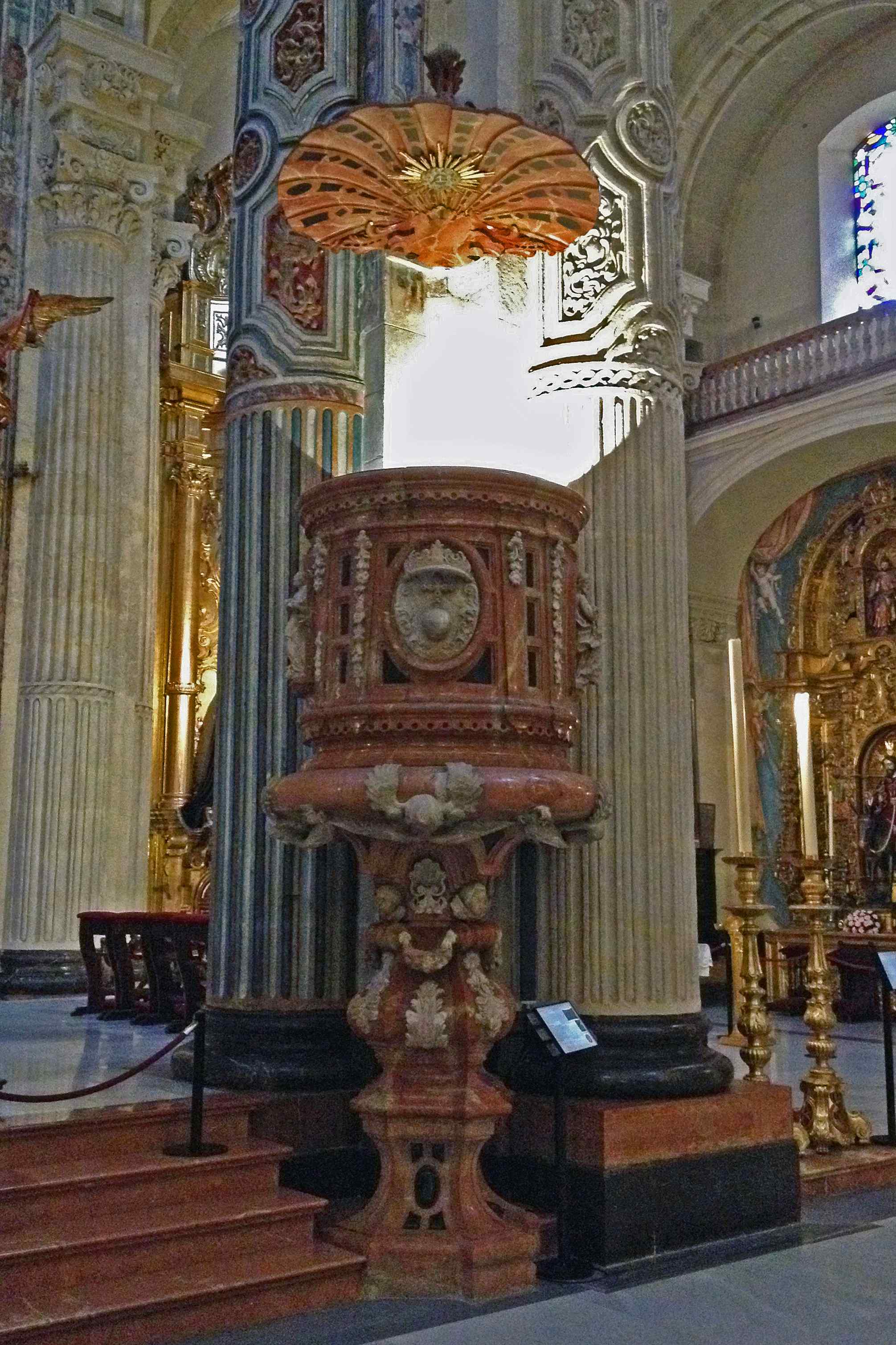 Preekstoel in Iglesia del Salvador - evangeliezijde, Sevilla