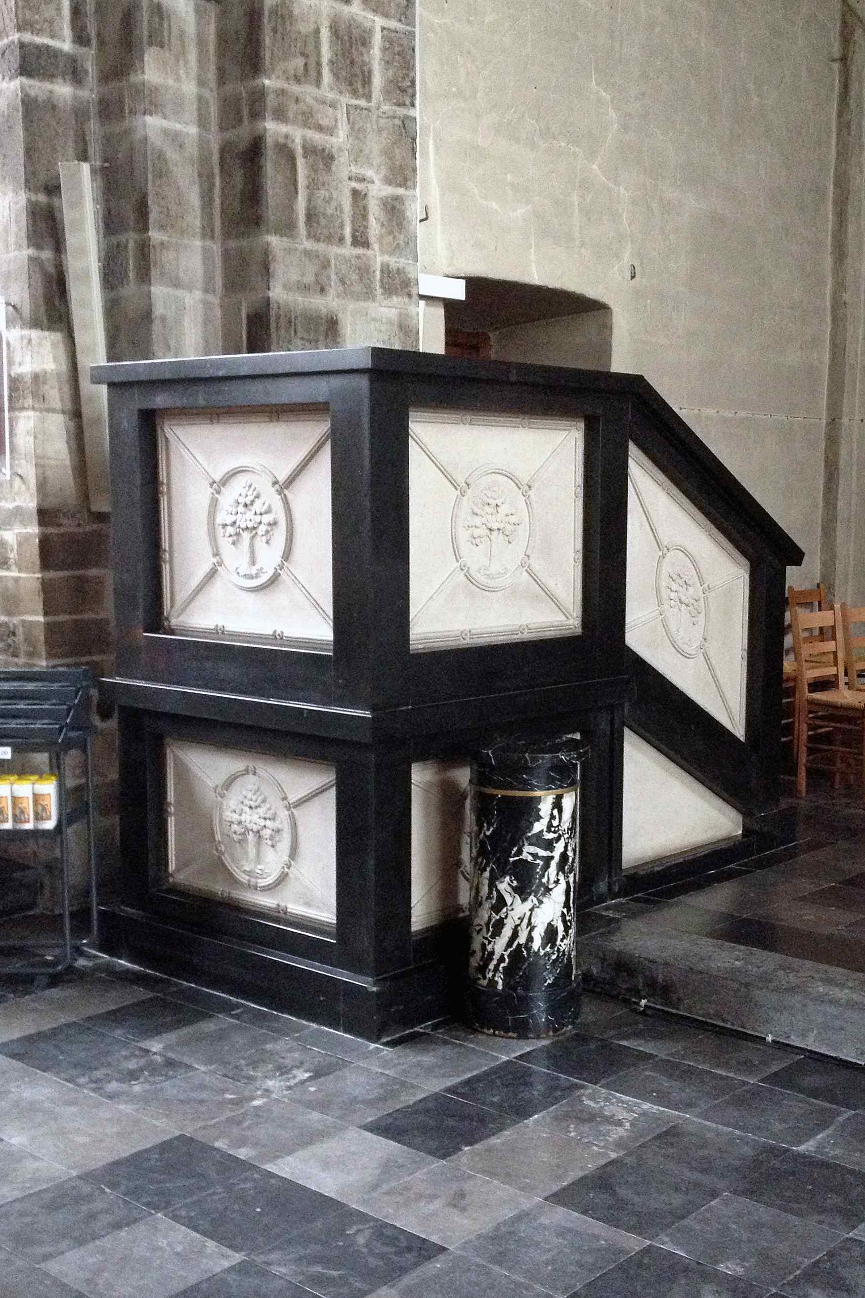 Pulpit at Sint Pieterskapel, Lier