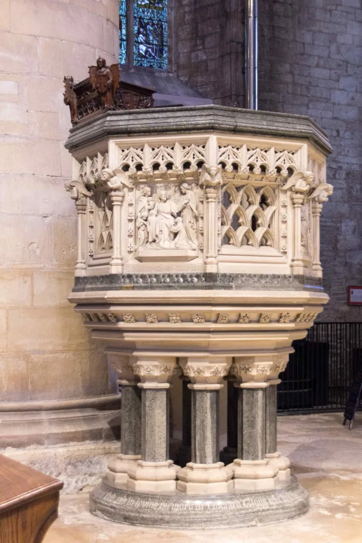 Preekstoel in The Abbey Church of St. Mary the Virgin, Tewkesbury