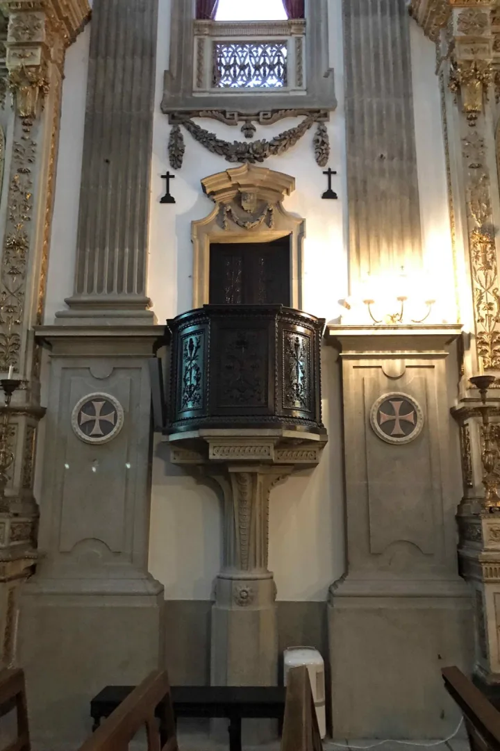 Preekstoel in Igreja da VenerÃ¡vel Ordem Terceira de Sao Francisco, 4050-253 Porto