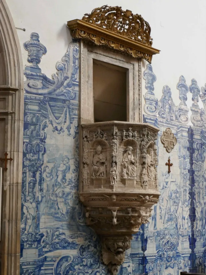 Preekstoel in Igreja de Santa Cruz, Coimbra