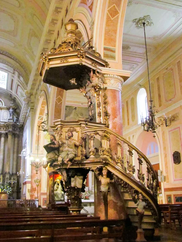 Preekstoel in Basilica de Merced, Santiago