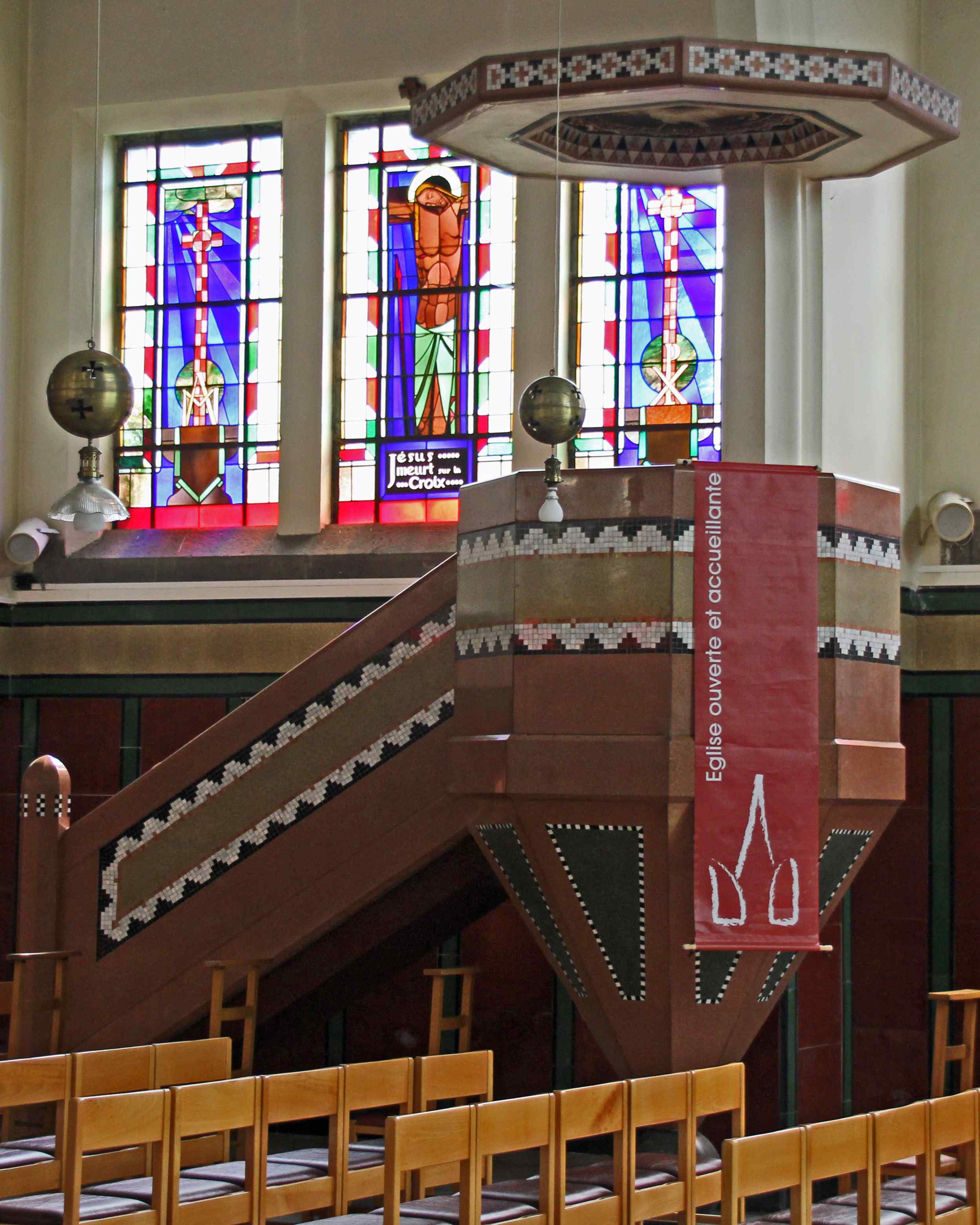 Pulpit at Sint-Aybertkerk, Bleharis