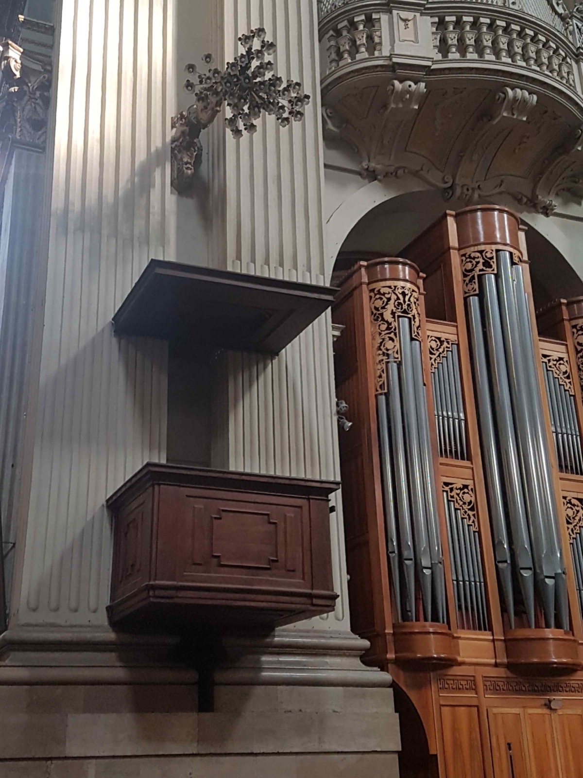 Preekstoel in Cattedrale Metropolitana di San Pietro, Bologna