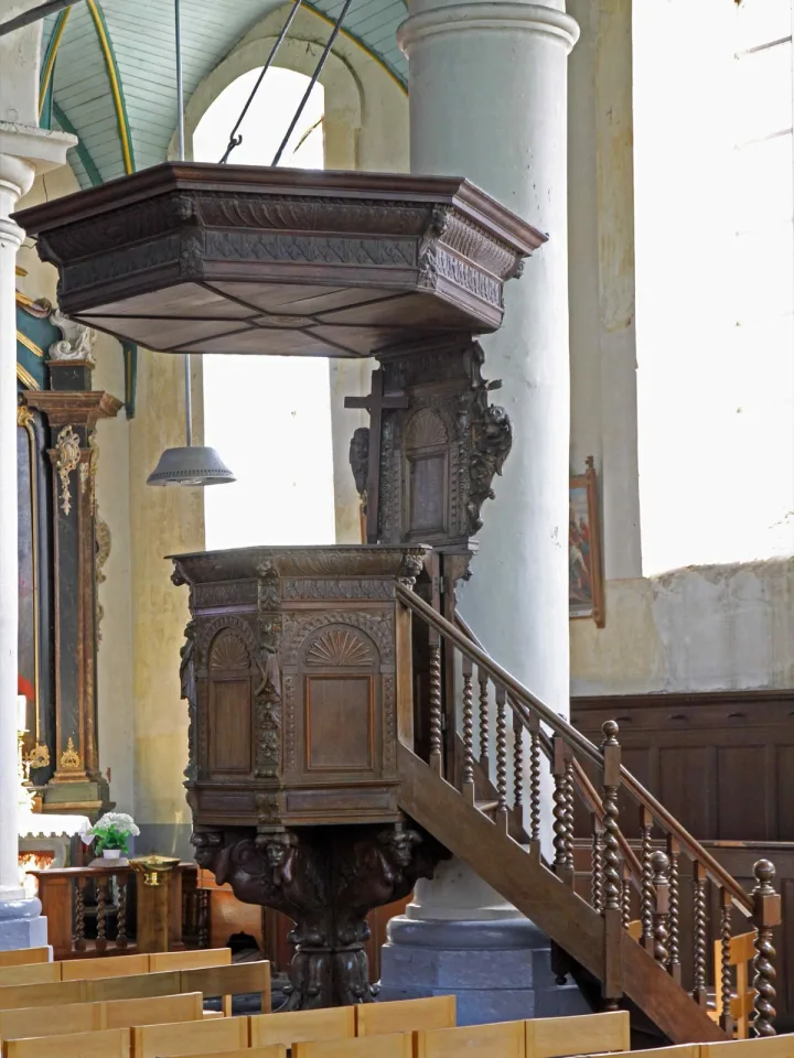 Pulpit at Heilige Drievuldigheid en Heilige Christianus, Damme
