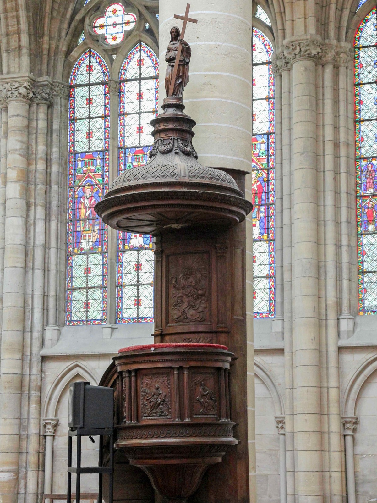 Preekstoel in Cathedrale St Etienne, Chalons en Champagne