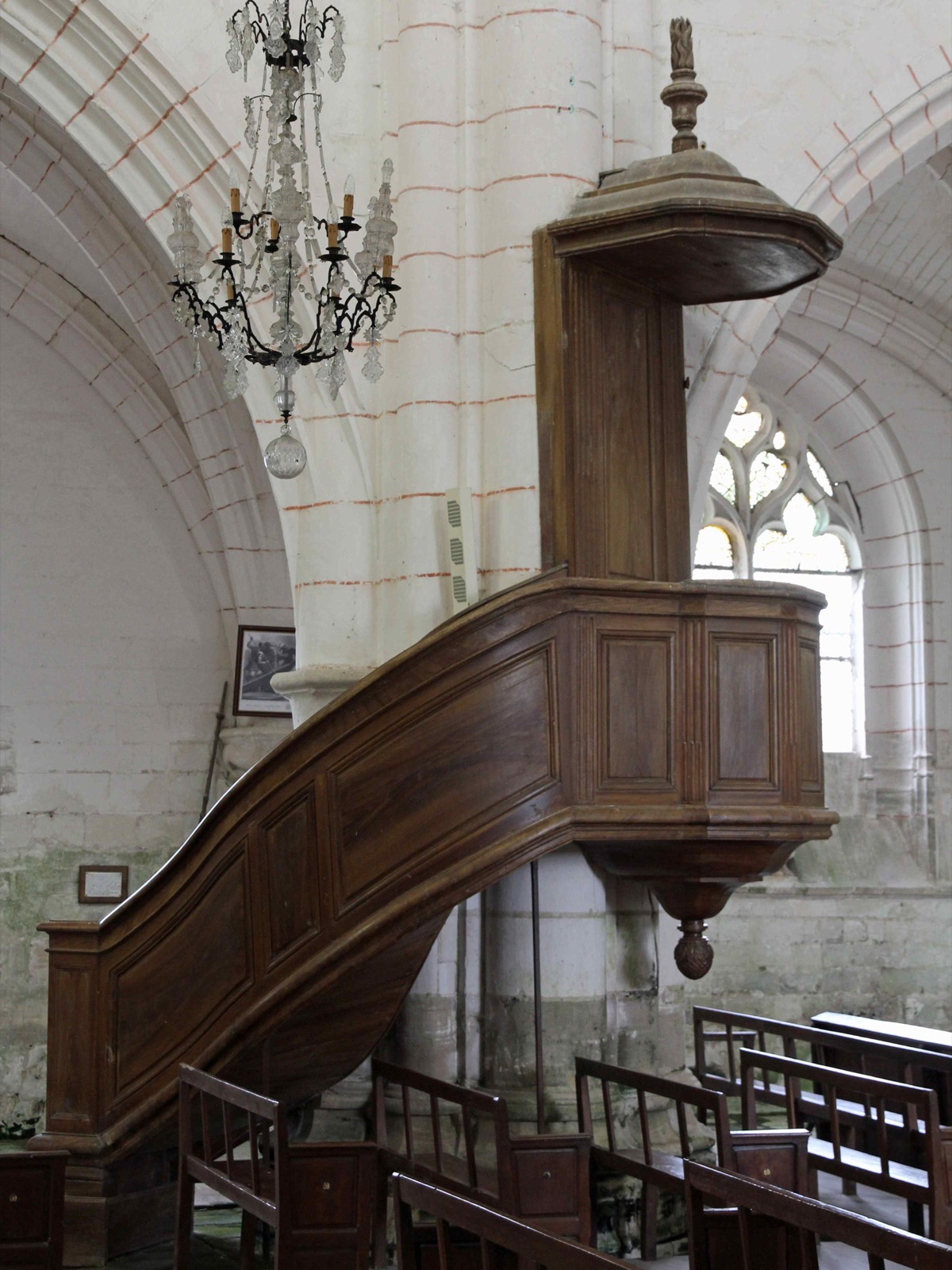 Preekstoel in Eglise Sainte-Tanche, Lhuitre