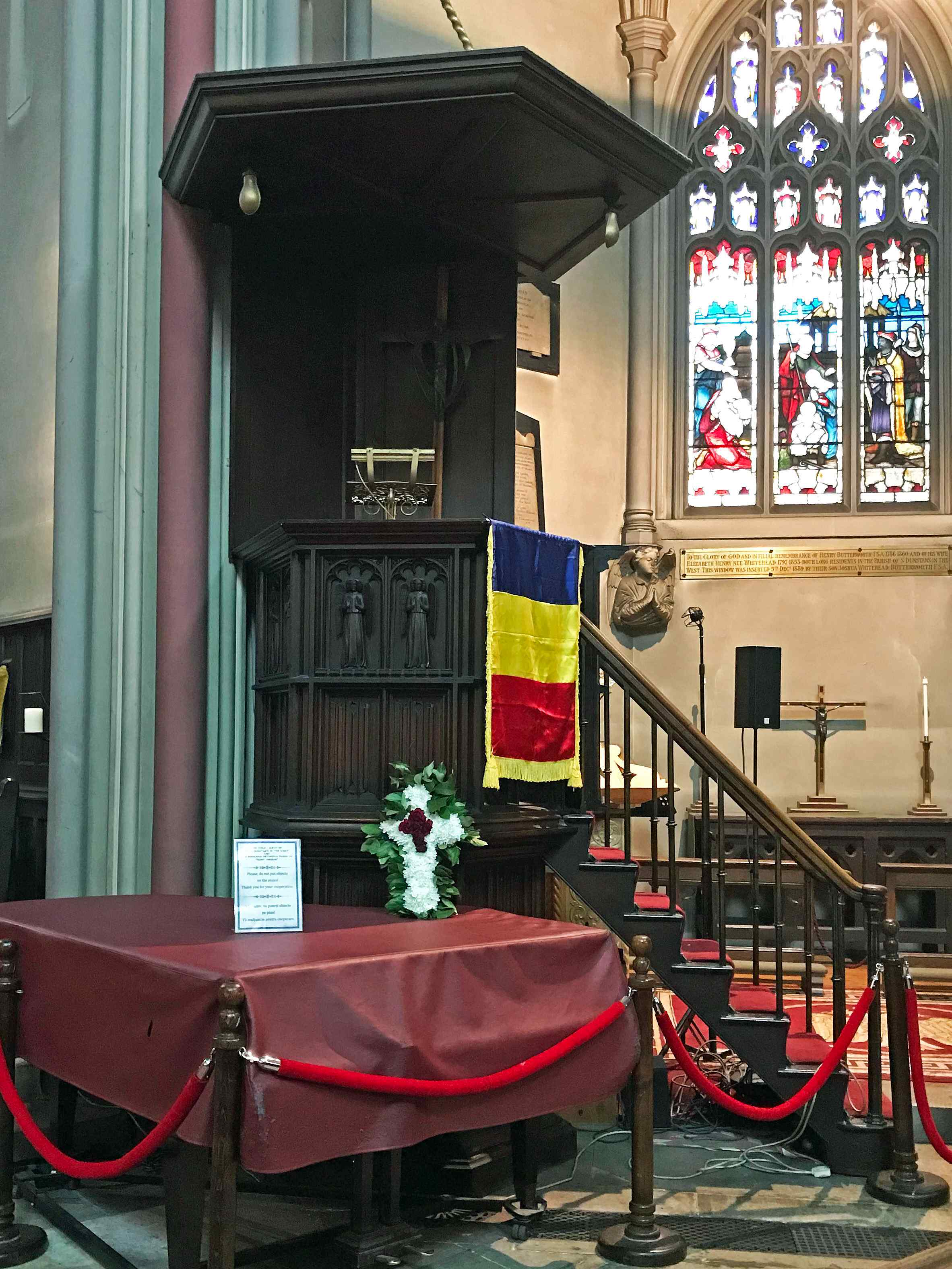 Preekstoel in Romanian Saint George Church, London