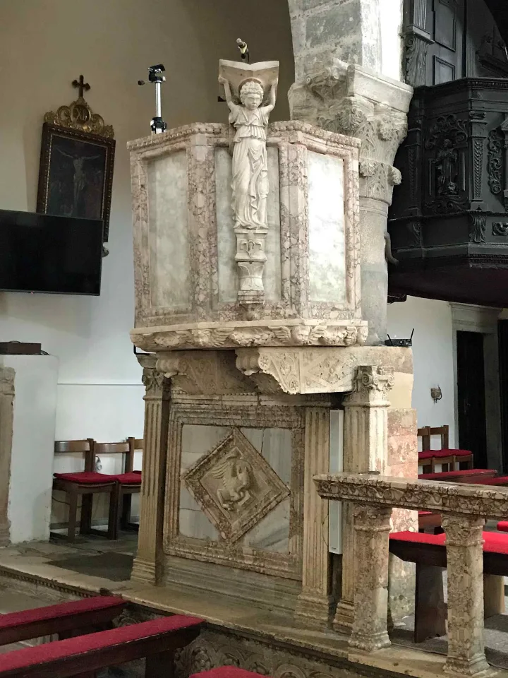 Preekstoel in Krcka Katedrala, Krk
