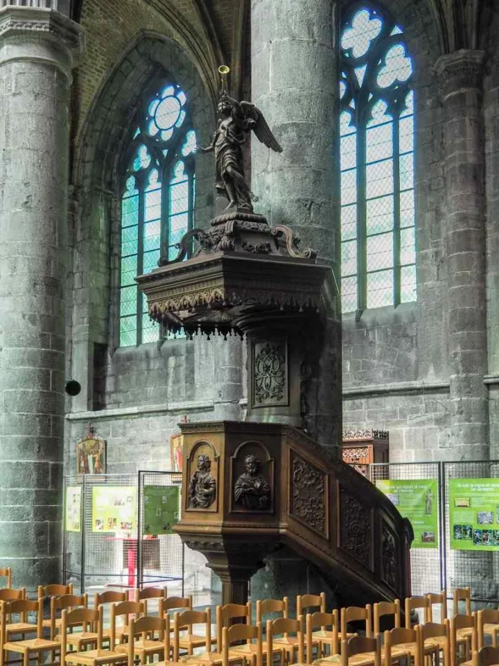 Pulpit at Collegiale kerk Onze-Lieve-Vrouw van Dinant, Dinant