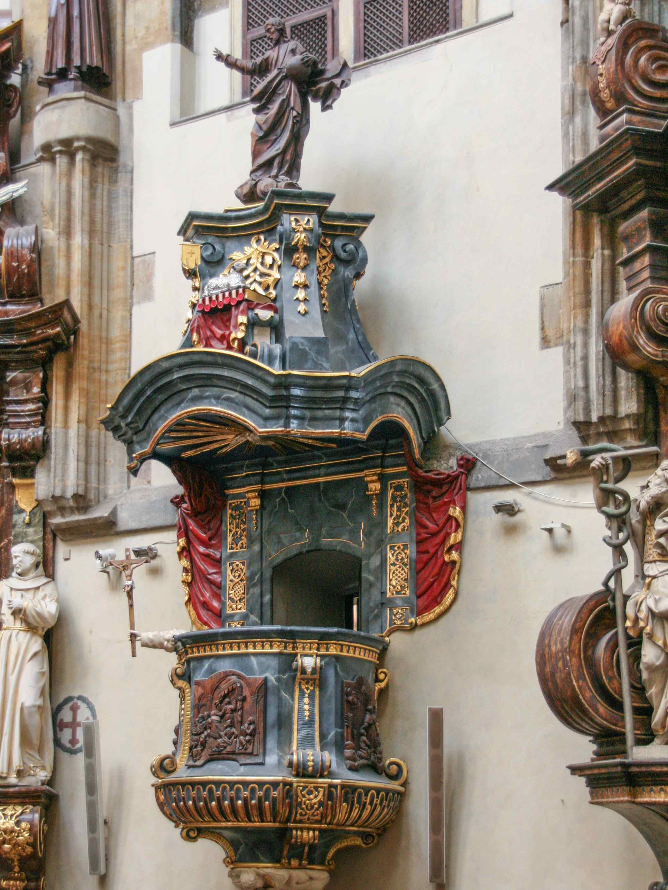 Preekstoel in Kostel Panny Marie Snezne, Praha