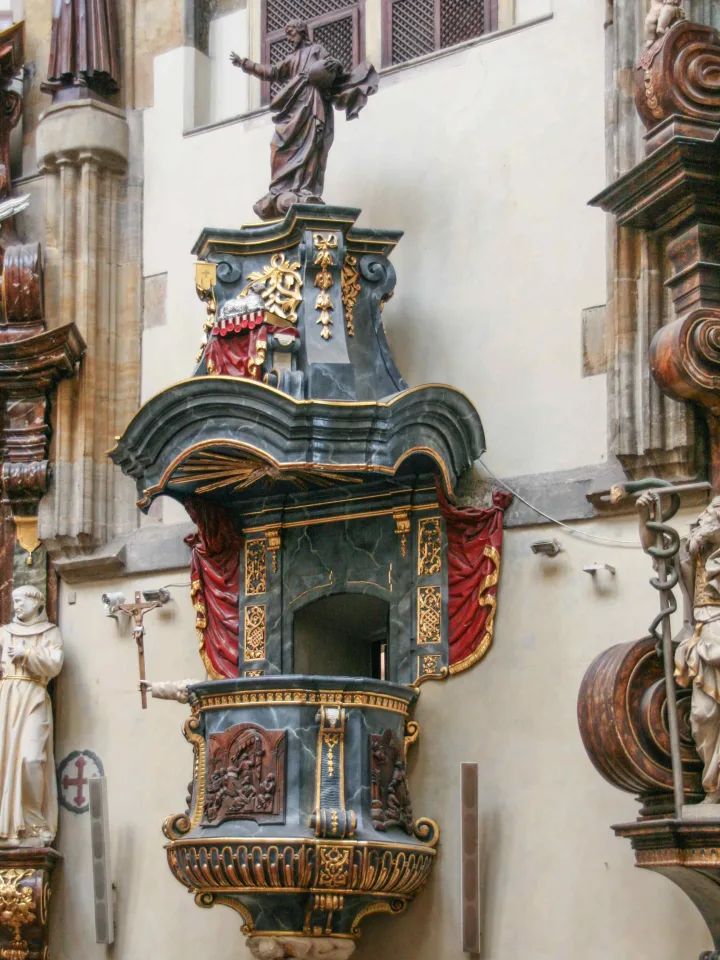 Preekstoel in Kostel Panny Marie Snezne, Praha